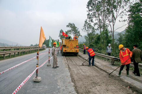 Đôn đốc tiến độ triển khai thực hiện công tác QLBT KCHTGTĐB theo kế hoạch bảo trì năm 2018